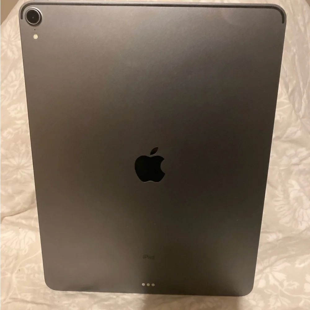 Apple iPad Pro 12.9-inch (3rd Gen) - Space Gray SELLING FOR PARTS ONLY